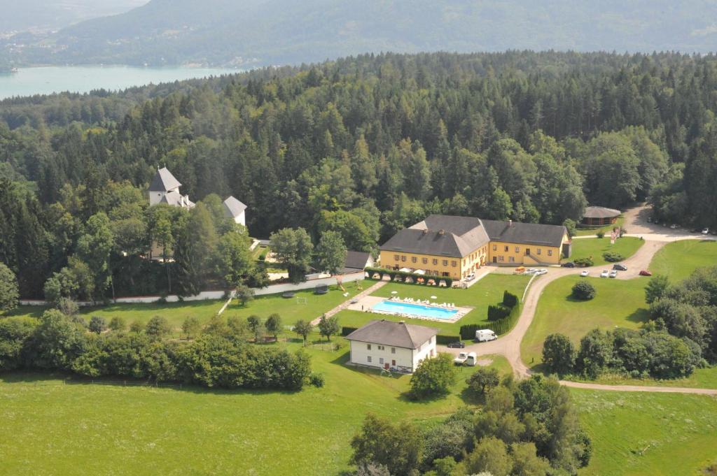 an aerial view of a large house with a swimming pool at Gut Drasing in Krumpendorf am Wörthersee