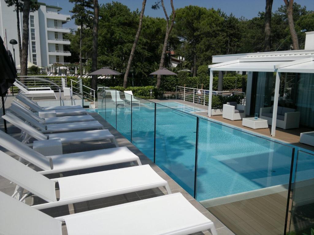 Πισίνα στο ή κοντά στο Suite Erica Lignano Hotel