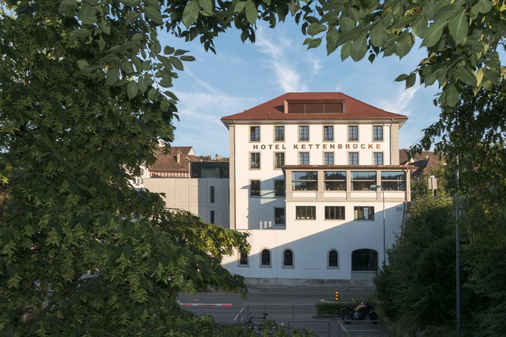 El edificio en el que está el hotel