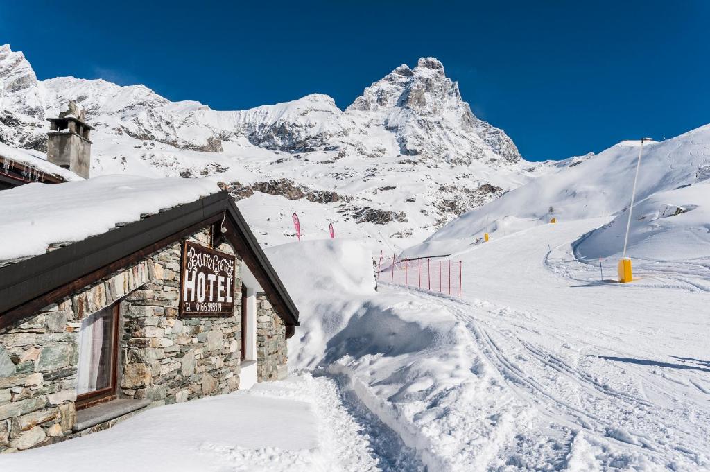 Hotel Baita Cretaz durante el invierno