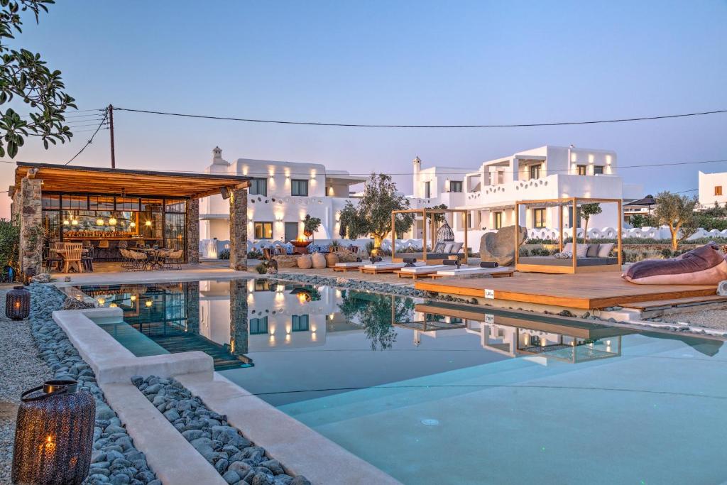 La alberca dentro o cerca de Portes Suites & Villas Mykonos