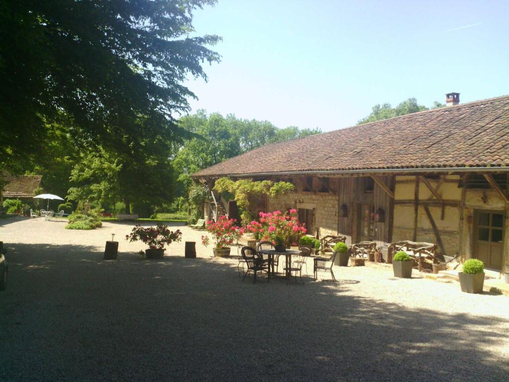 Garden sa labas ng La Ferme de Marie Eugénie