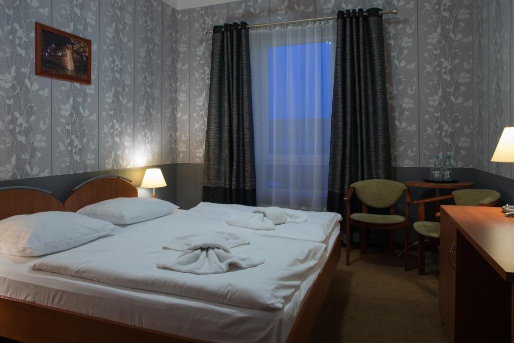 Postel nebo postele na pokoji v ubytování Majewski Hotel & SPA