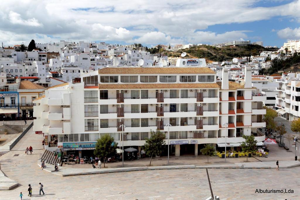 Splošen razgled na mesto Albufeira oz. razgled na mesto, ki ga ponuja gostišče