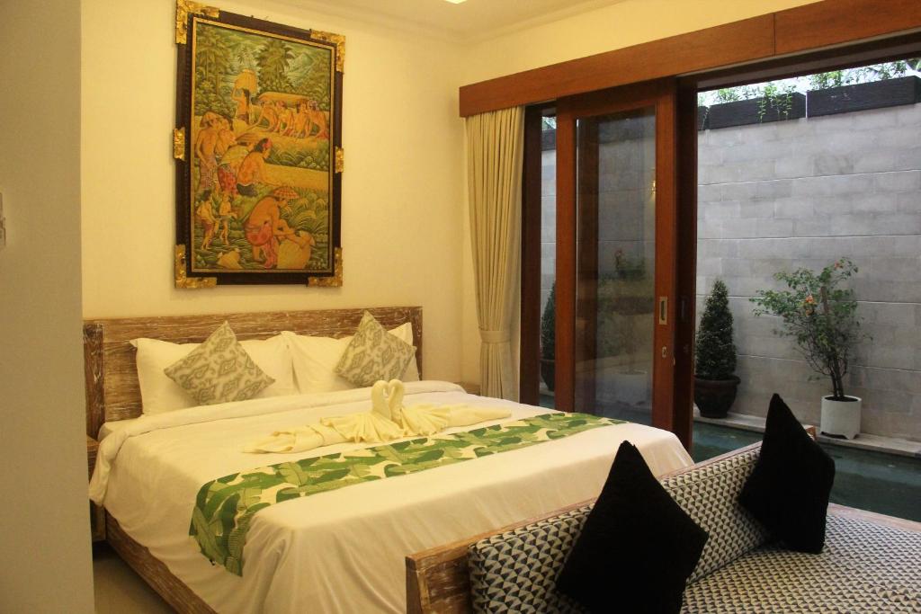 Cama ou camas em um quarto em Green Studio Apartment Seminyak