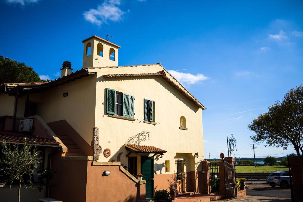 un edificio con una torre de reloj encima en Locanda Di Ansedonia - Ristorante GRIGL"io", en Orbetello