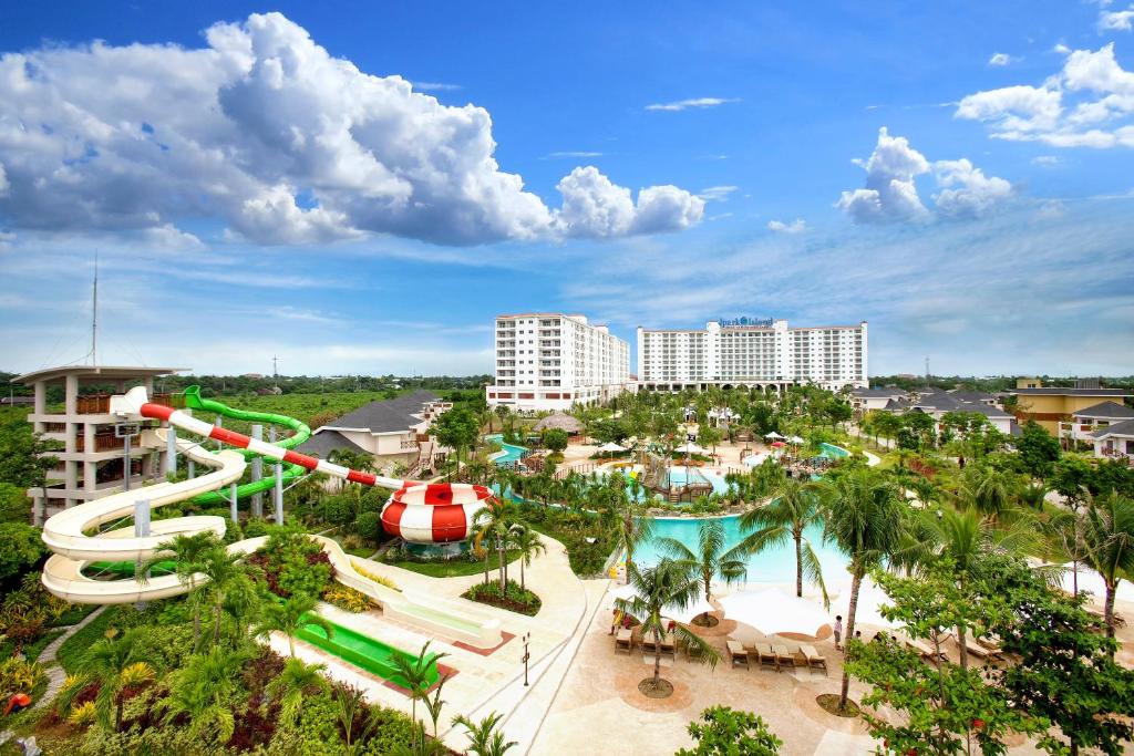 Peldbaseins naktsmītnē Jpark Island Resort & Waterpark Cebu vai tās tuvumā