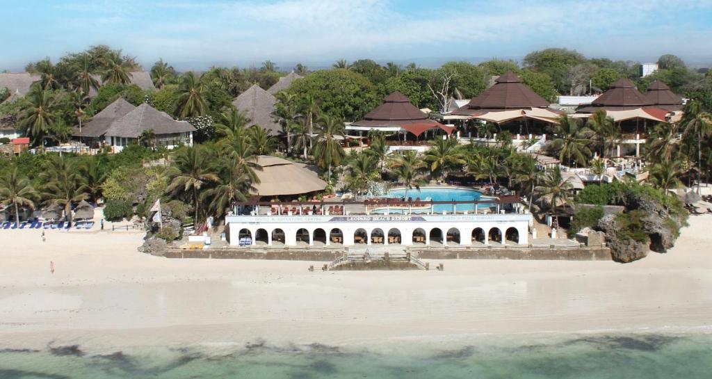 - une vue aérienne sur un complexe sur la plage dans l'établissement Leopard Beach Resort and Spa, à Diani Beach