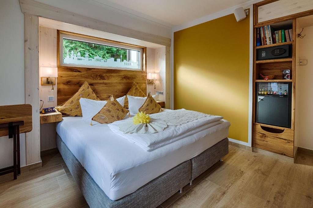 a bedroom with a large bed and a television at Hotel Blumenbach in Berlin