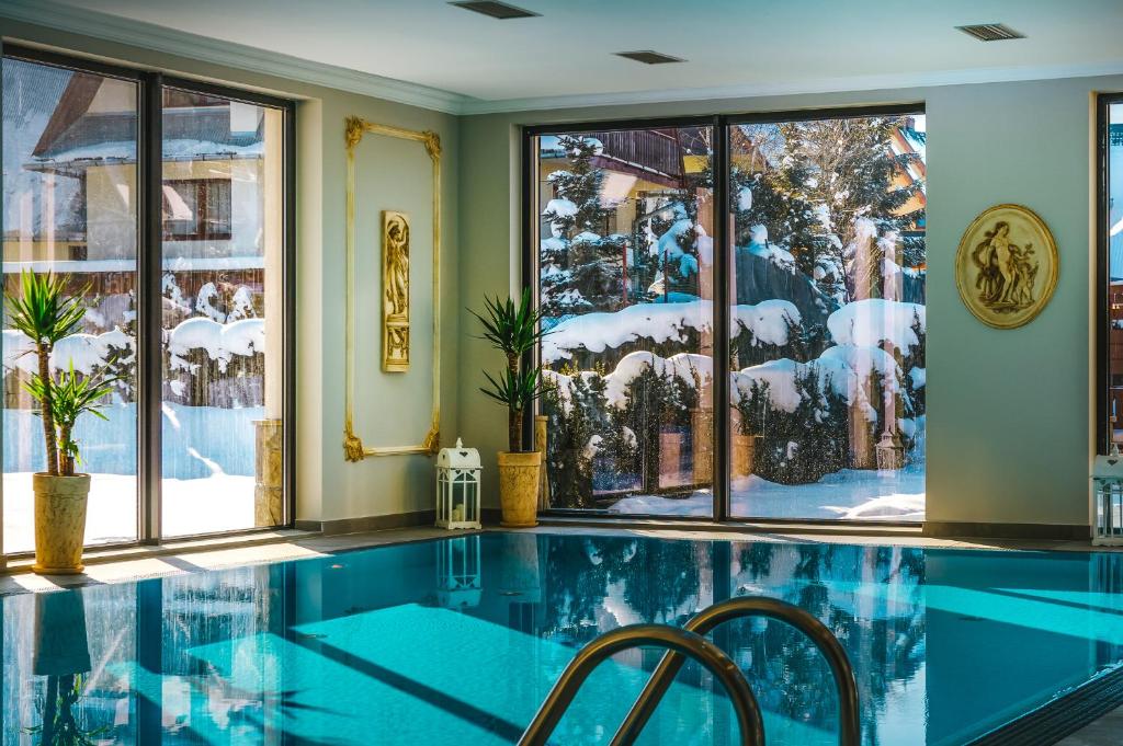 Басейн в или близо до Hotel Paryski Art & Business Zakopane - Basen Jacuzzi Sauna Małpi Gaj