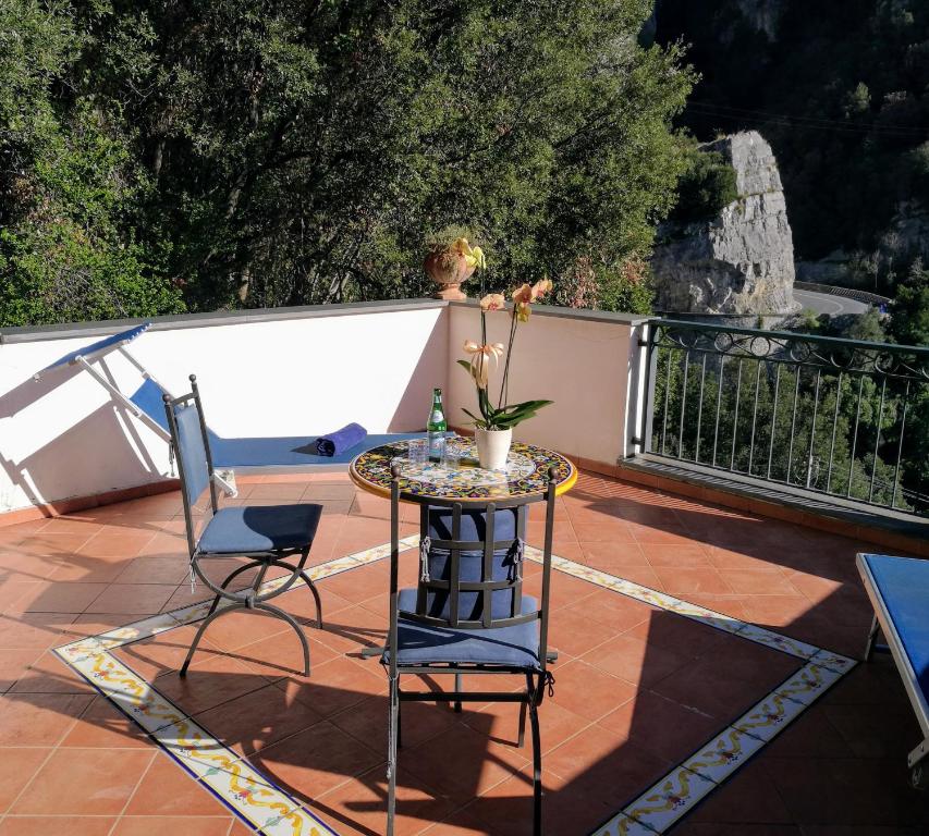 A balcony or terrace at La Taverna del Leone