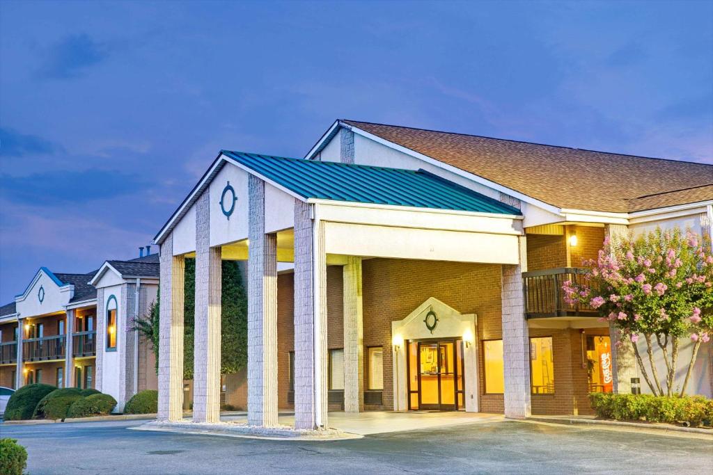 Foto de la galeria de Days Inn by Wyndham Mooresville Lake Norman a Mooresville