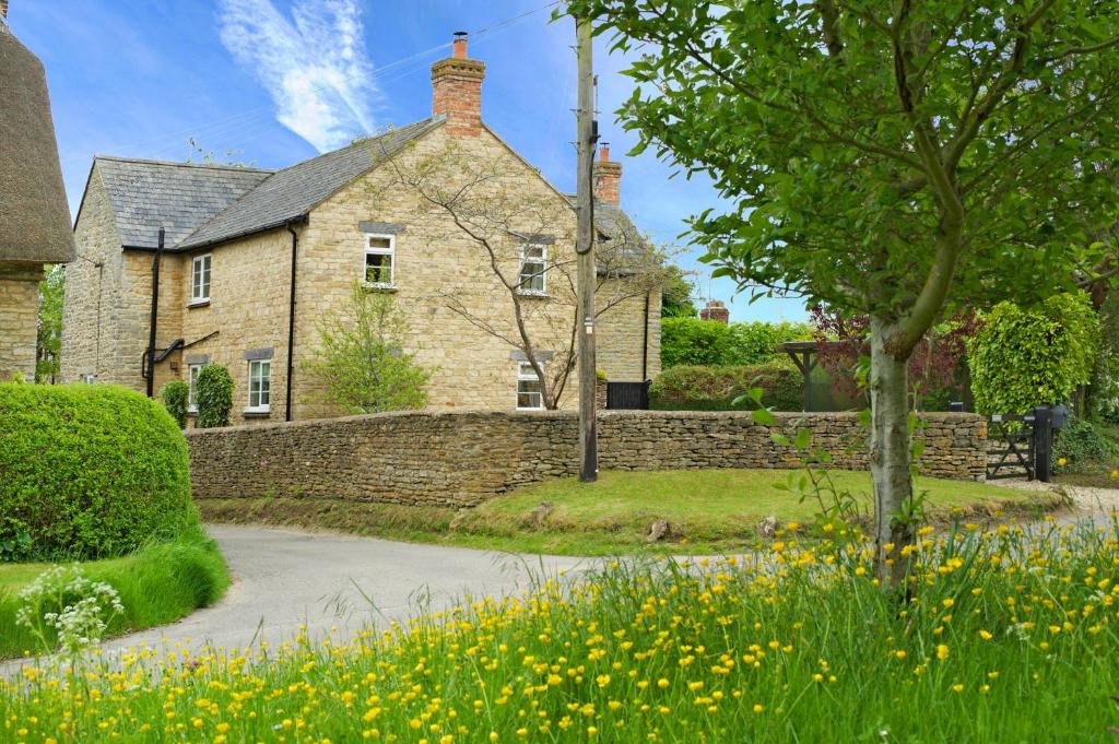 Сад в Brook Farm Cottage