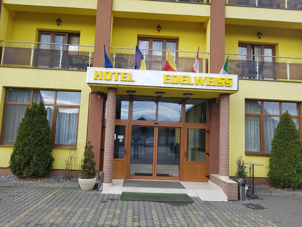 החזית או הכניסה של Hotel Edelweiss