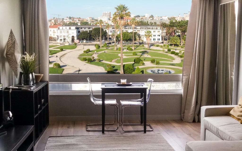 Uma varanda ou terraço em BEACHFRONT Cascais,Estoril Apartment