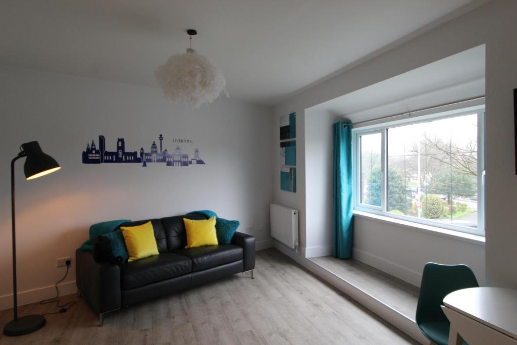 Setusvæði á 2 Serviced Apartments in Childwall-South Liverpool - Each Apartment Sleeps 6