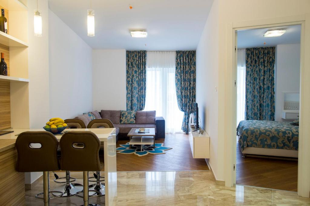 Ruang duduk di Apartman Anna Tre Canne Budva