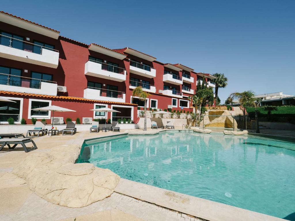 Bazén v ubytovaní Topazio Vibe Beach Hotel & Apartments - Adults Friendly alebo v jeho blízkosti