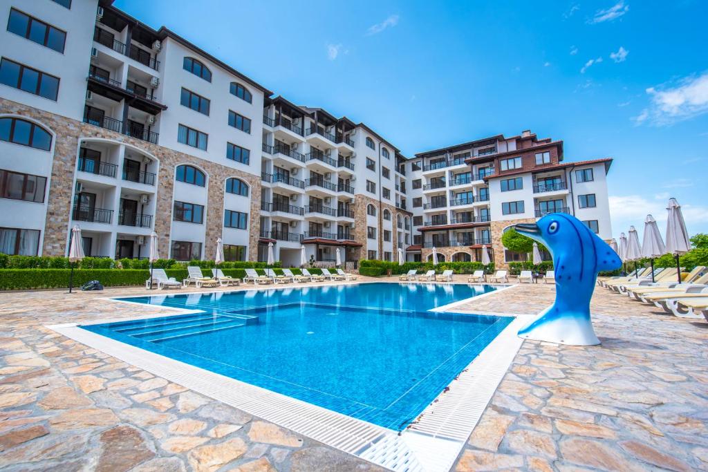 Bazen u ili blizu objekta Apollon Apartments