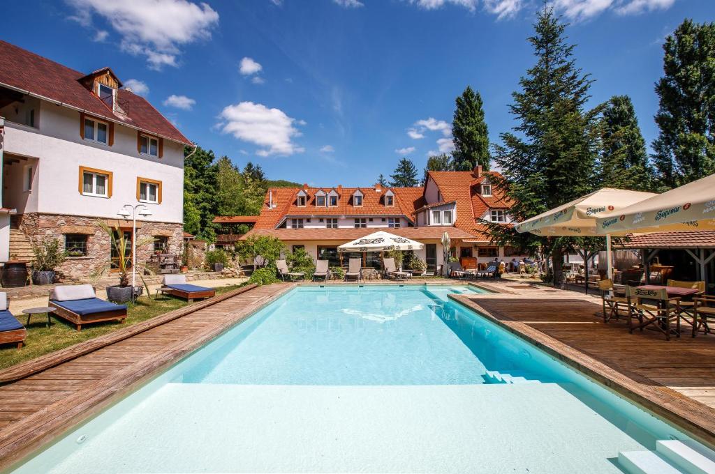 The swimming pool at or close to Nomad Hotel & Glamping