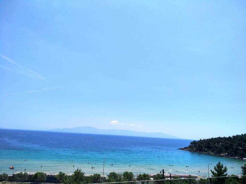 vista sull'oceano con spiaggia di Blue4Aqua Apartments a Kavala