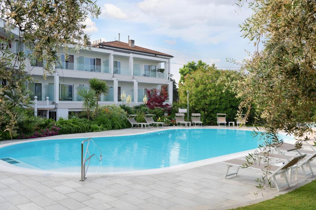 Piscina di Hotel Giulietta Romeo o nelle vicinanze