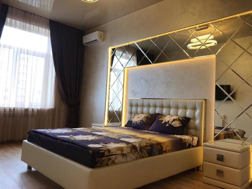 เตียงในห้องที่ Luxury Apartment in Downtown, Near River Esplanade