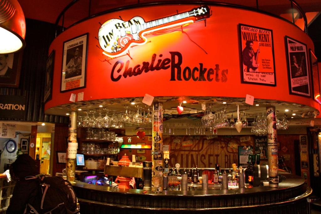 The lounge or bar area at Charlie Rockets Youth Hostel