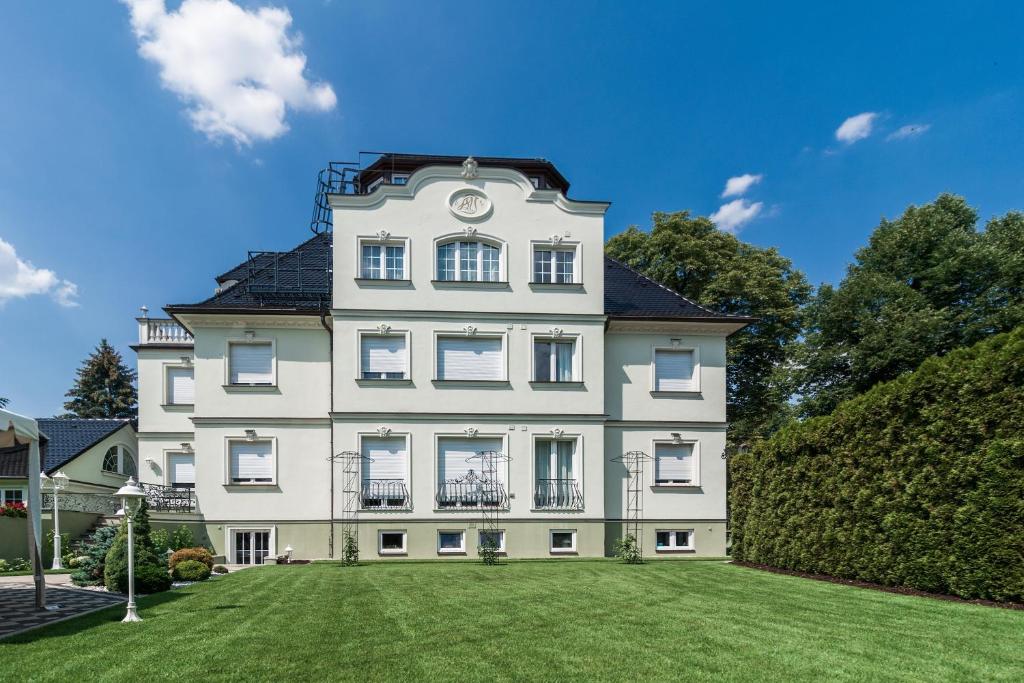 Сад в Hotel Villa am Waldschlösschen