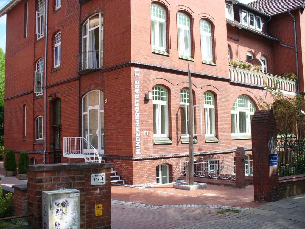 a large red brick building with white windows at Ferienwohnung Riedner in Lüneburg