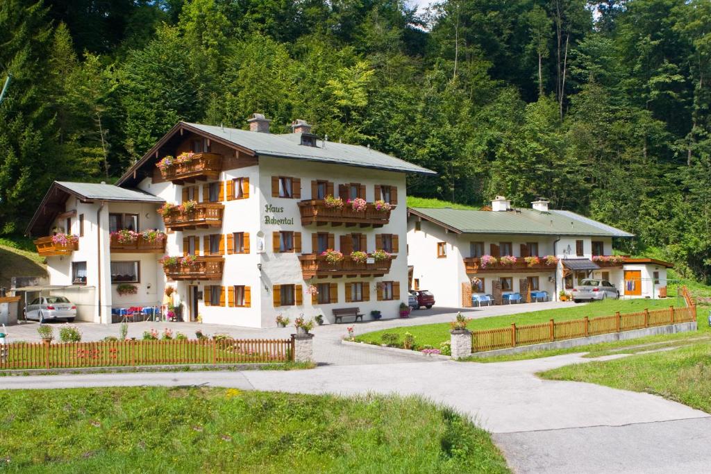 Rakennus, jossa guesthouse sijaitsee