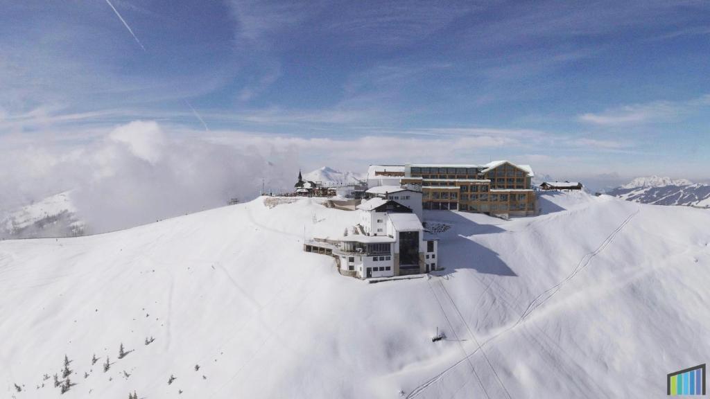 Berghotel Schmittenhöhe - 2000m during the winter