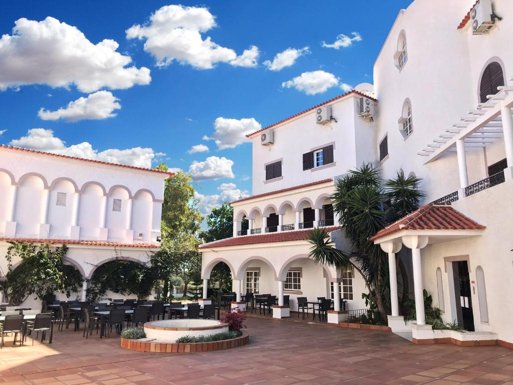 vista sul cortile di un edificio di Varchotel a Elvas