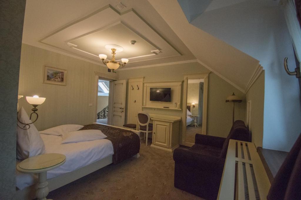 Tempat tidur dalam kamar di Vila Turistica Tosca Regal