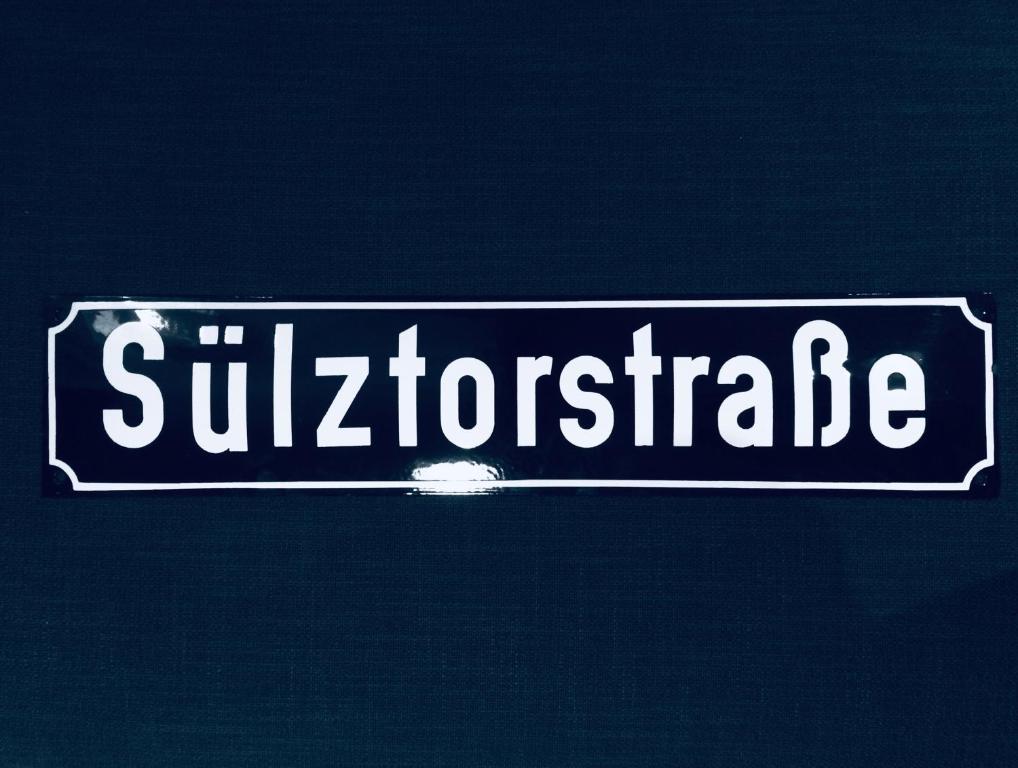 リューネブルクにあるZum Sülztorの絹文字の看板