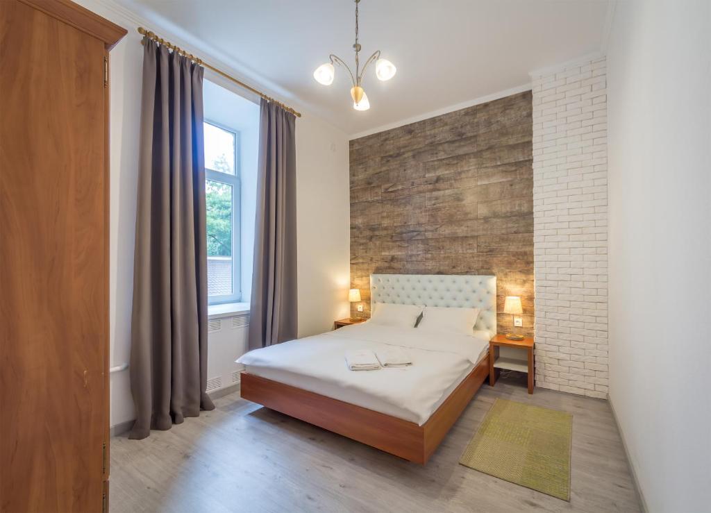 מיטה או מיטות בחדר ב-DayFlat Apartments Olimpiyska Area