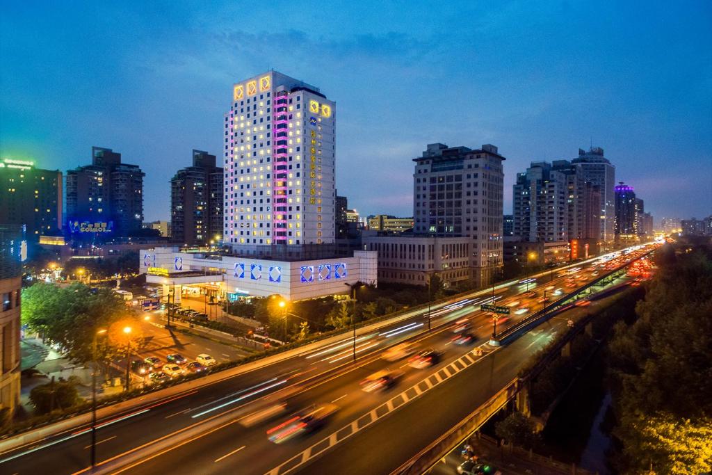 Uma visão geral de Hangzhou ou uma vista da cidade tirada do hotel