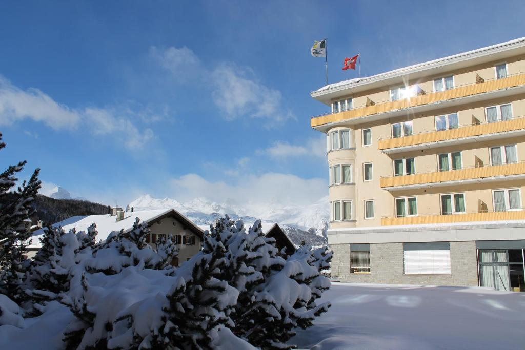 Hotel Schweizerhof Pontresina talvella