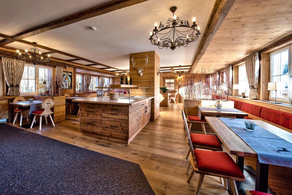 Ресторан / й інші заклади харчування у Hotel Sonneneck Titisee -Adults Only-