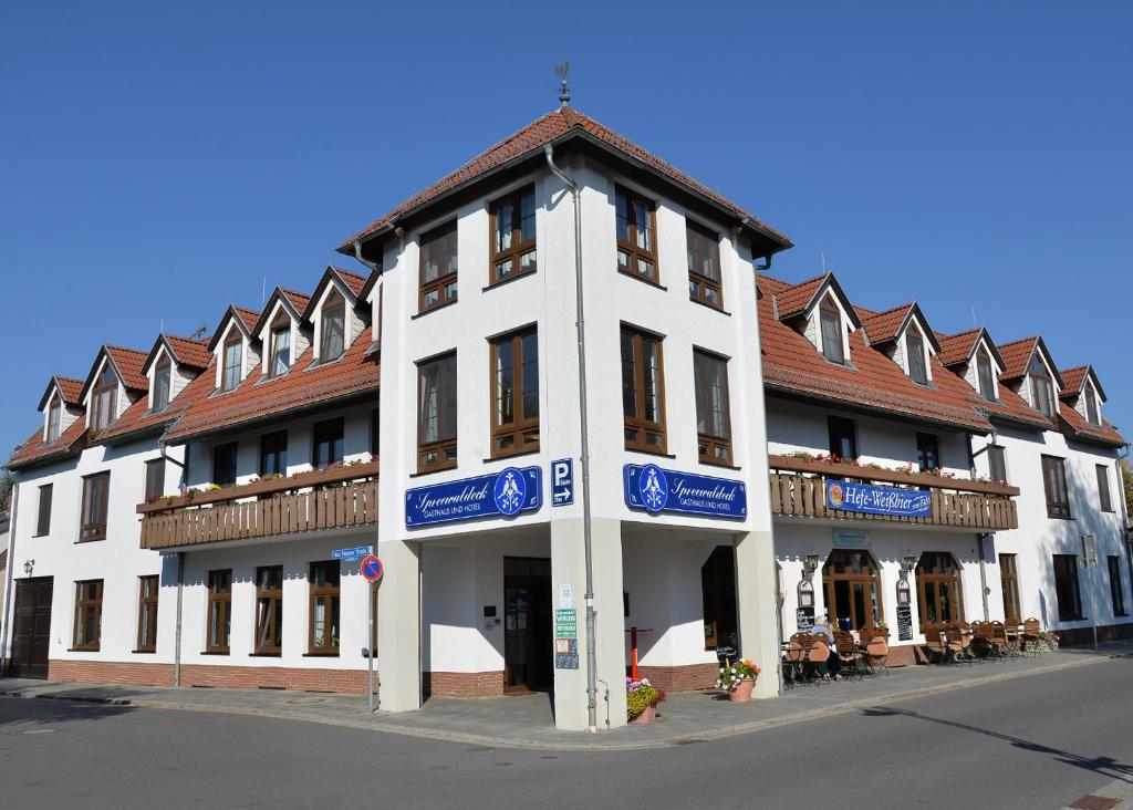 El edificio en el que está el hotel