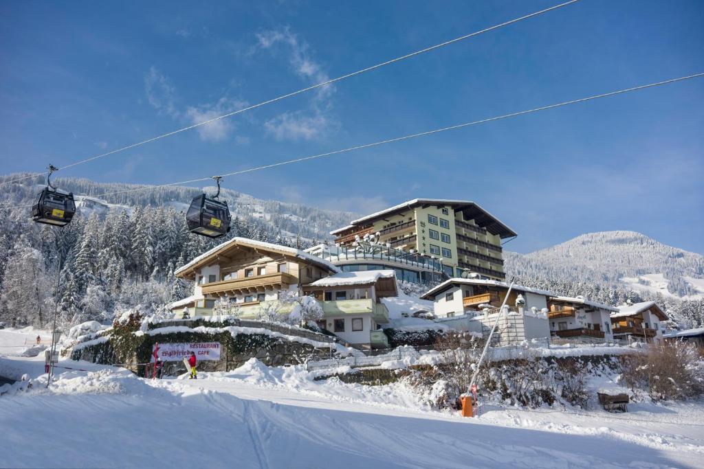 Hotel Waldfriede - Der Logenplatz im Zillertal kapag winter