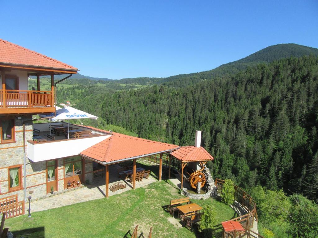 A general mountain view or a mountain view taken from a szállodákat