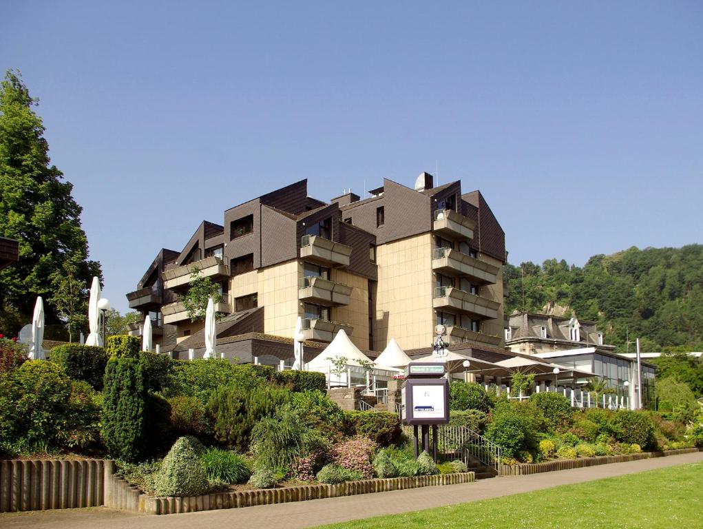 a large building is shown in front of a garden at Parkhotel "Am Schänzchen" in Andernach