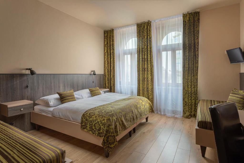 A bed or beds in a room at Hotel Superior Prague