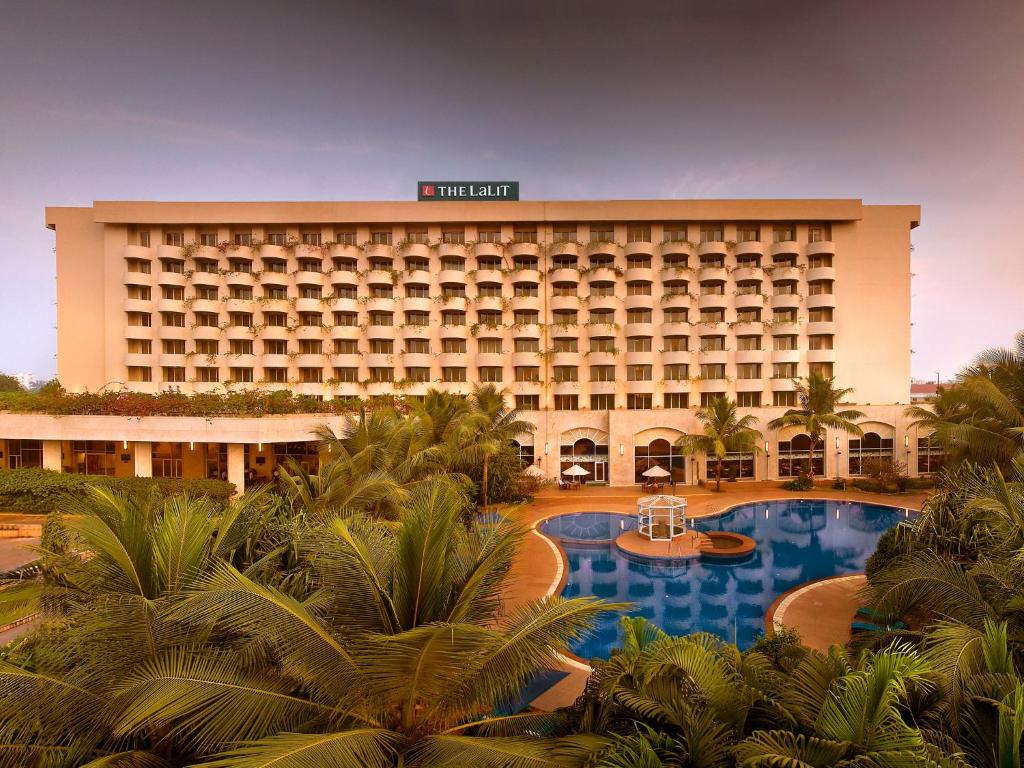 Piscine de l'établissement The Lalit Mumbai ou située à proximité