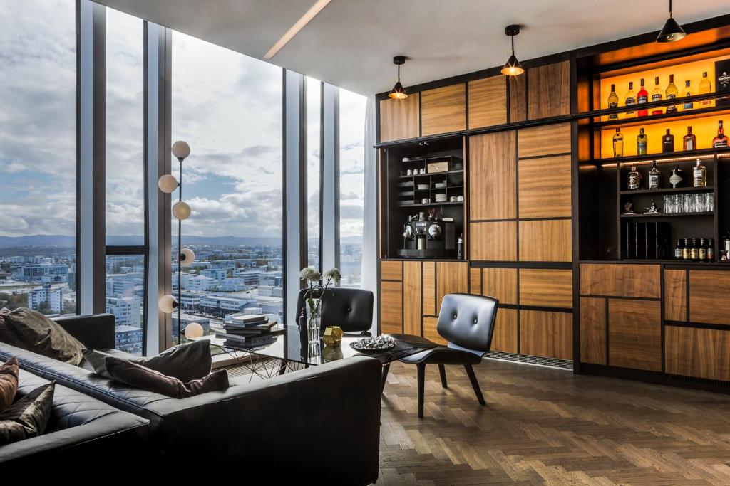 Зона вітальні в Tower Suites Reykjavík