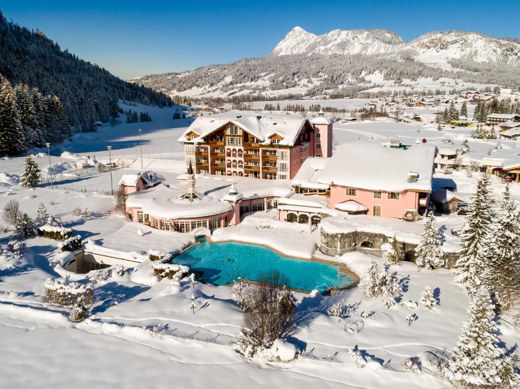 Wellnesshotel ...liebes Rot-Flüh žiemą