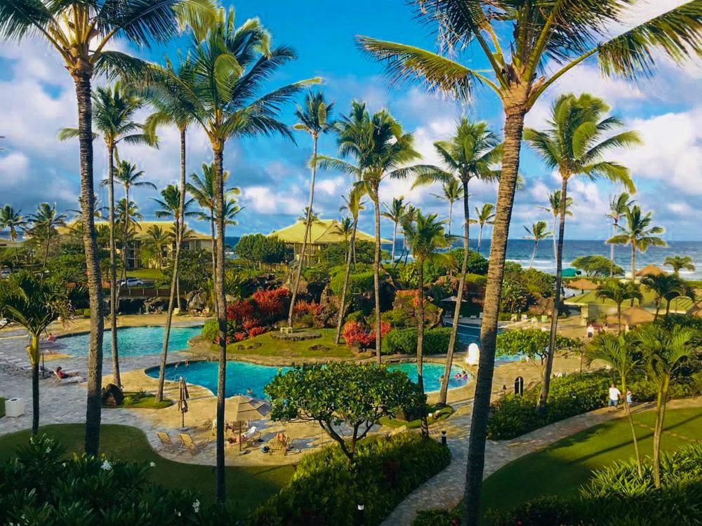 2417 at Oceanfront Resort Lihue Kauai Beach Drive Private Condo में या उसके करीब स्विमिंग पूल