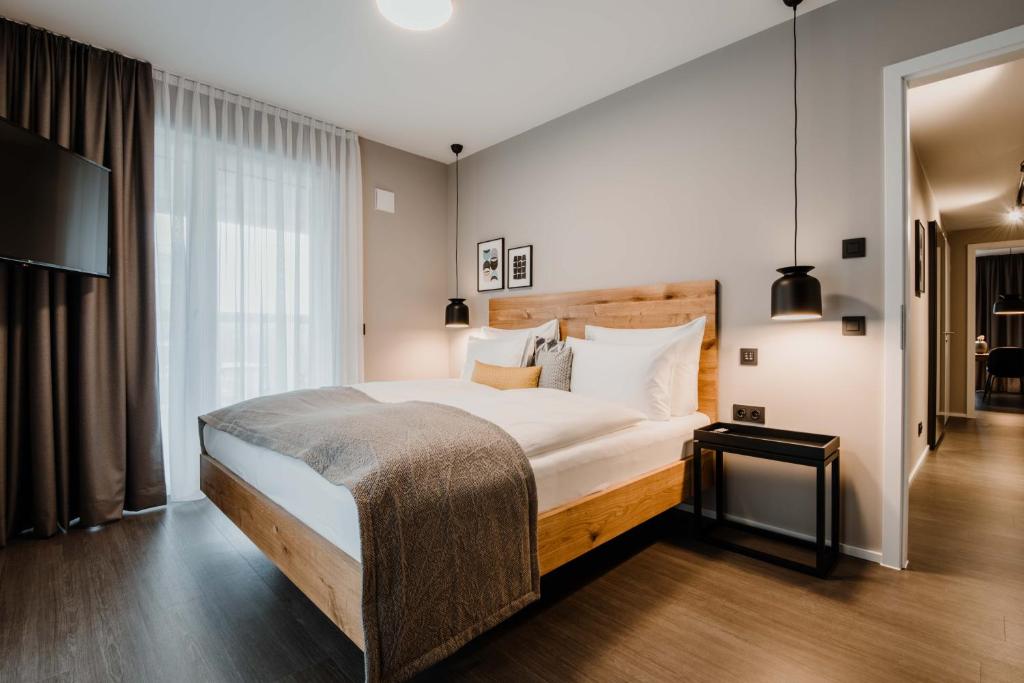 Łóżko lub łóżka w pokoju w obiekcie Timehouse Serviced Apartments