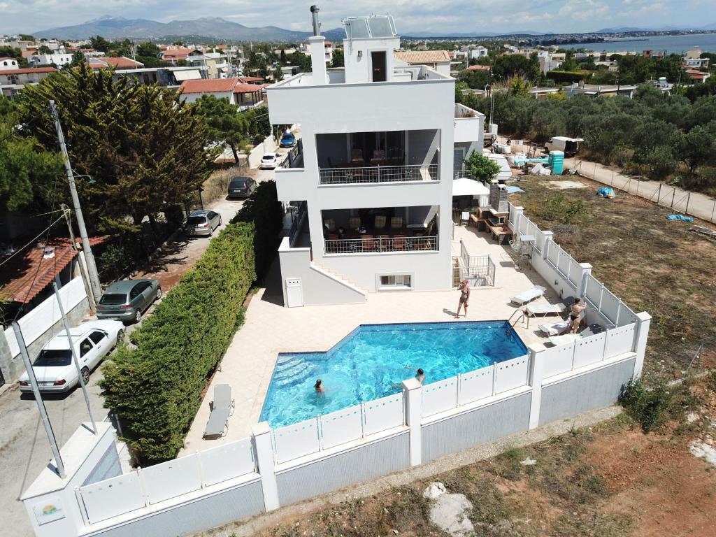 A piscina localizada em Villa d'Irene-near athens airport , 200 meters from the beach davis ou nos arredores